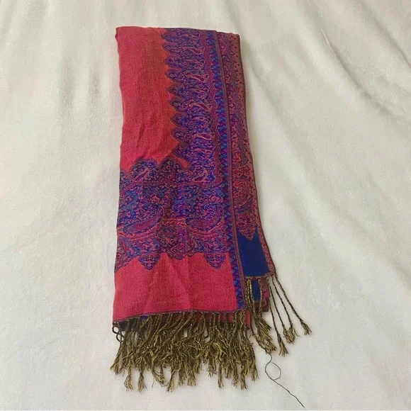 ❌Sold❌ Thick scarf pink and blue veil hijab - Picture 3 of 6